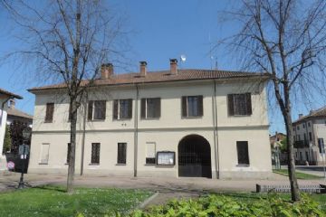 Lato piazza Caduti per la Patria