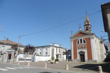 Chiesa e piazza Don Milanese